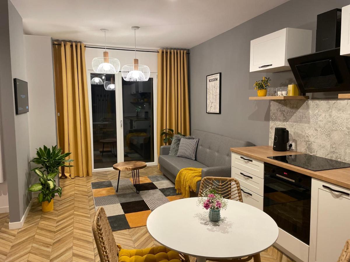 Апартаменти Capital Towers Rzeszow, Free Parking, Terrace Екстер'єр фото